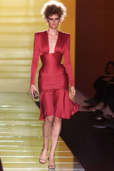 Look 16